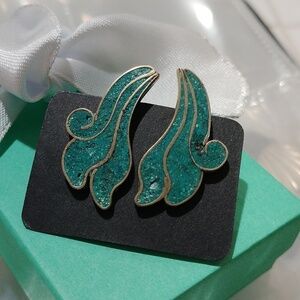Vintage Sterling Silver Crushed Turquoise Swirl Fan Earrings w/Screwback closure